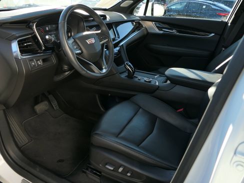 Used 2022 Cadillac XT6 Premium Luxury image 13