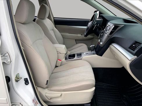 Used 2014 Subaru Outback 2.5i Premium w/ Accessory Value Package (OYT) AWD/4WD image 9