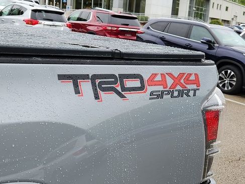 Used 2020 Toyota Tacoma TRD Sport w/ TRD Premium Sport Package AWD/4WD image 32