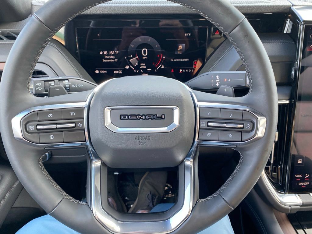 Used 2026 GMC Yukon Denali w/ Sun & Power Step Package AWD/4WD image 19