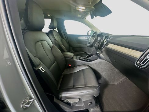 Used 2025 Volvo XC40 B5 Core AWD/4WD image 34