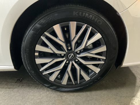 Used 2025 Nissan Altima 2.5 SV image 10