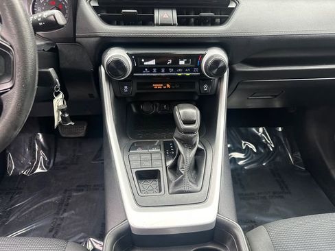 Used 2021 Toyota RAV4 LE AWD/4WD image 25