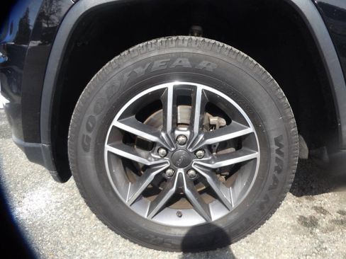 Used 2020 Jeep Grand Cherokee Limited image 22