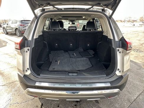 Used 2021 Nissan Rogue Platinum image 16