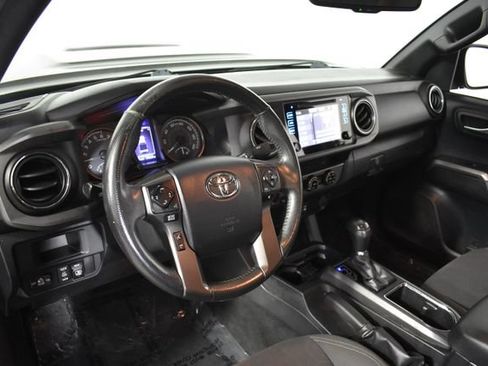 Used 2017 Toyota Tacoma TRD Sport w/ Tow Package (A/T) AWD/4WD image 12