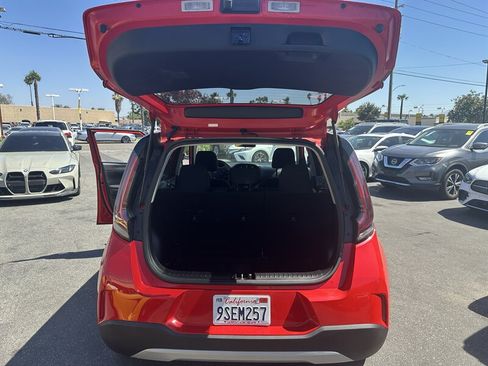 Used 2023 Kia Soul LX w/ LX Technology Package FWD image 21