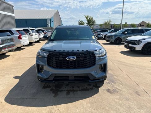 Used 2025 Ford Explorer ST-Line AWD/4WD image 5