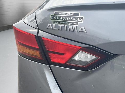 Used 2025 Nissan Altima 2.5 SV FWD image 9
