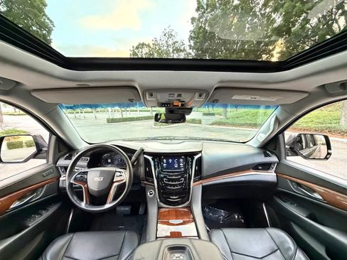 Used 2018 Cadillac Escalade Luxury RWD image 15
