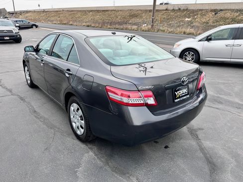 Used 2011 Toyota Camry LE image 4