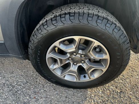 Used 2020 Jeep Cherokee Trailhawk w/ Cold Weather Group image 10