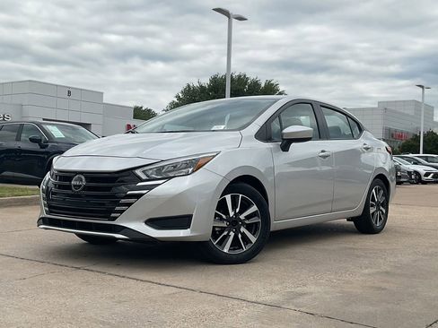 Used 2025 Nissan Versa SV FWD image 2