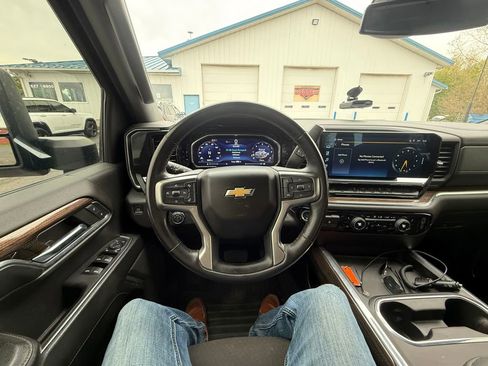 Used 2024 Chevrolet Silverado 2500 LT w/ Convenience Package AWD/4WD image 14