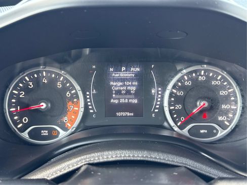 Used 2017 Jeep Renegade Latitude AWD/4WD image 16