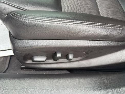 Used 2018 Chevrolet Impala LT FWD image 18
