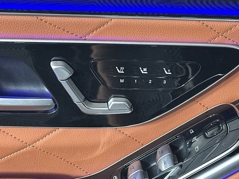 Certified 2025 Mercedes-Benz S 580 4MATIC Sedan image 11