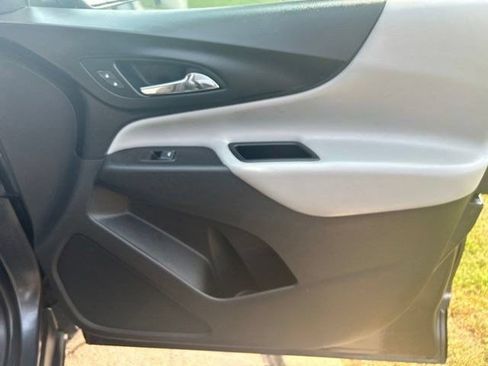 Used 2022 Chevrolet Equinox LT FWD image 39