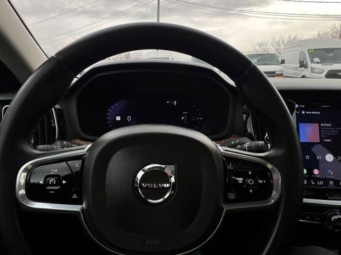 Used 2023 Volvo S60 T8 Plus image 37