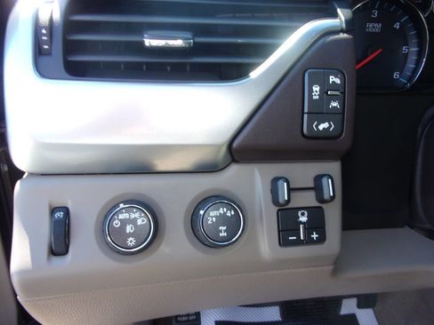 Used 2018 Chevrolet Tahoe LT w/ Luxury Package image 15