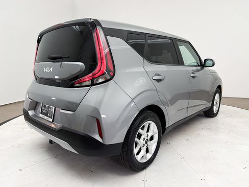 Used 2023 Kia Soul LX w/ LX Technology Package FWD image 14
