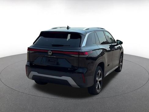 Used 2026 Volkswagen Tiguan SE AWD/4WD image 11