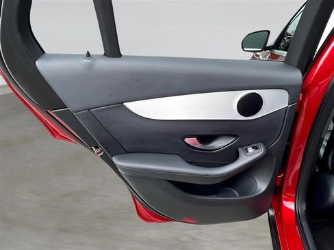 Used 2019 Mercedes-Benz GLC 300 image 26