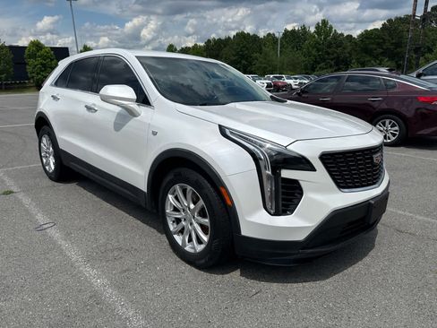 Used 2019 Cadillac XT4 Luxury w/ Cold Weather Package FWD image 2