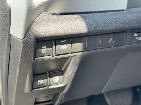 Used 2025 Toyota Sienna LE w/ LE Plus Package AWD/4WD image 15