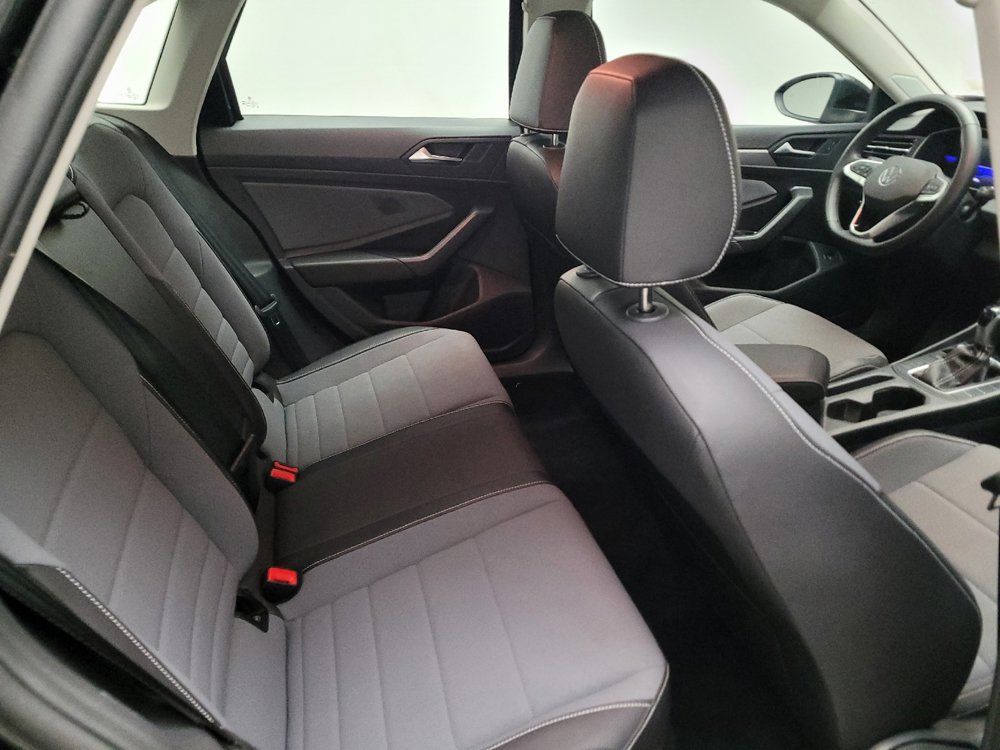 Used 2025 Volkswagen Jetta SE FWD image 19