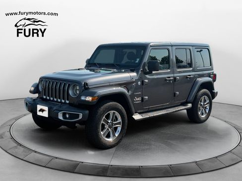 Used 2018 Jeep Wrangler Unlimited Sahara AWD/4WD image 8