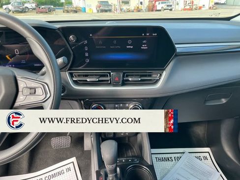 Used 2025 Chevrolet TrailBlazer LT AWD/4WD image 17
