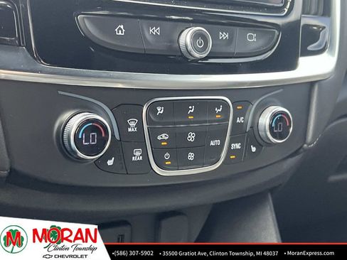 Used 2023 Chevrolet Traverse LT FWD image 23