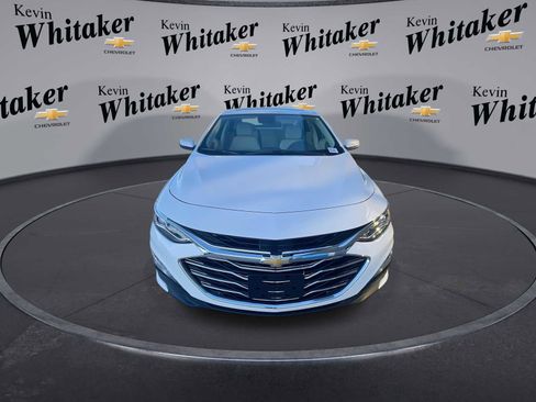 Used 2025 Chevrolet Malibu LT image 3