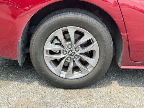 Used 2024 Toyota Sienna XLE FWD image 23