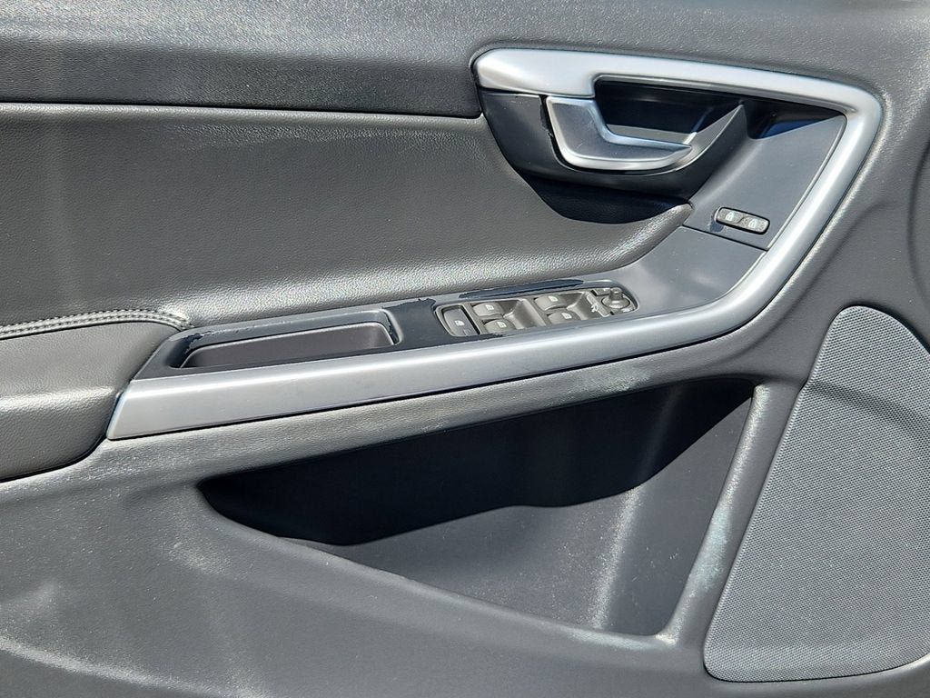Used 2018 Volvo V60 T5 Cross Country AWD/4WD image 18