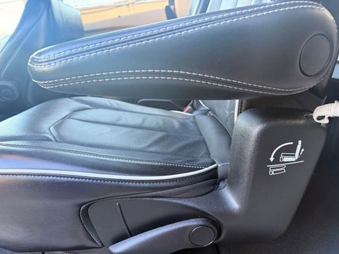 Used 2023 Chrysler Pacifica Limited image 35