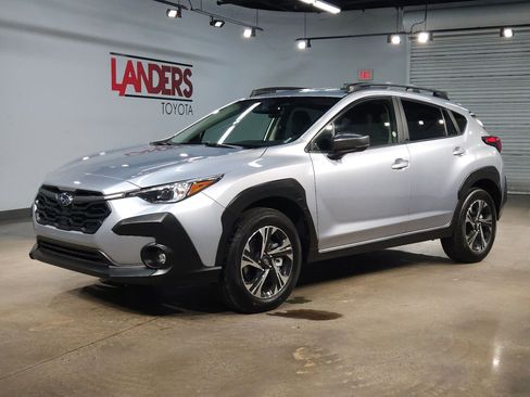 Used 2024 Subaru Crosstrek 2.0i Premium image 3