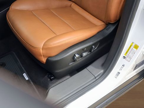 Certified 2023 Cadillac XT4 Sport FWD image 8
