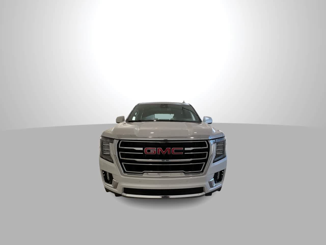 Used 2023 GMC Yukon SLT w/ SLT Luxury Package AWD/4WD image 3