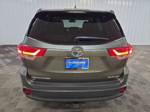 Used 2017 Toyota Highlander XLE AWD/4WD image 11
