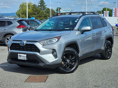Used 2021 Toyota RAV4 XLE AWD/4WD image 1