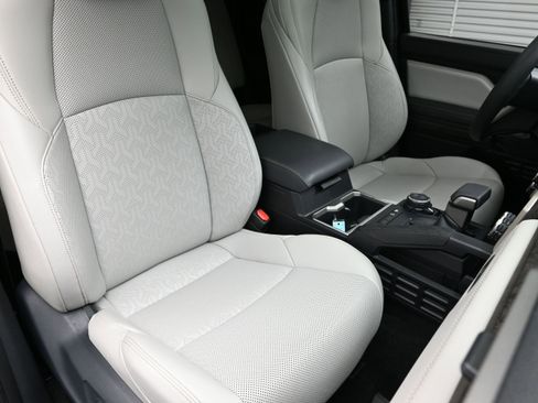 Used 2024 Toyota Tacoma Limited w/ Limited Package (LT) AWD/4WD image 40