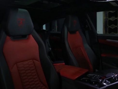 Used 2021 Lamborghini Urus AWD/4WD image 13