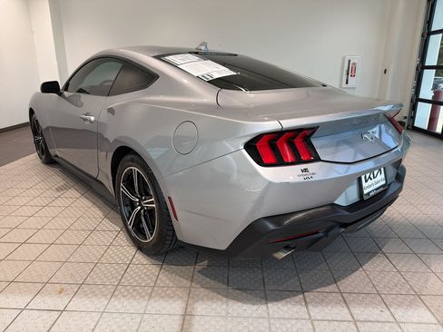 Used 2024 Ford Mustang Coupe RWD image 3