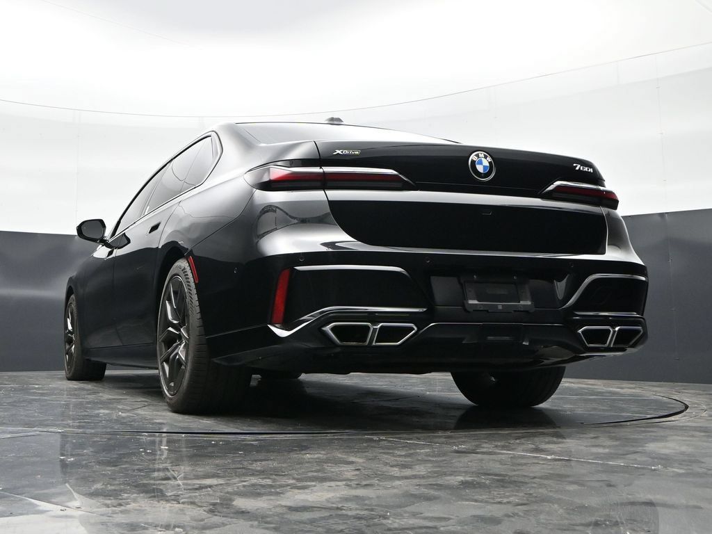 Used 2023 BMW 760i xDrive AWD/4WD image 50