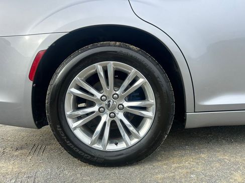 Used 2017 Chrysler 300 C image 27