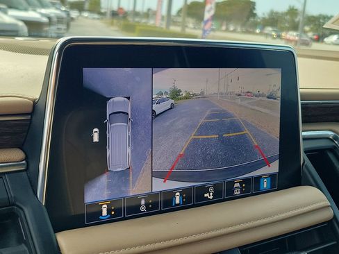 Used 2021 Chevrolet Suburban Premier w/ Premium Package image 32