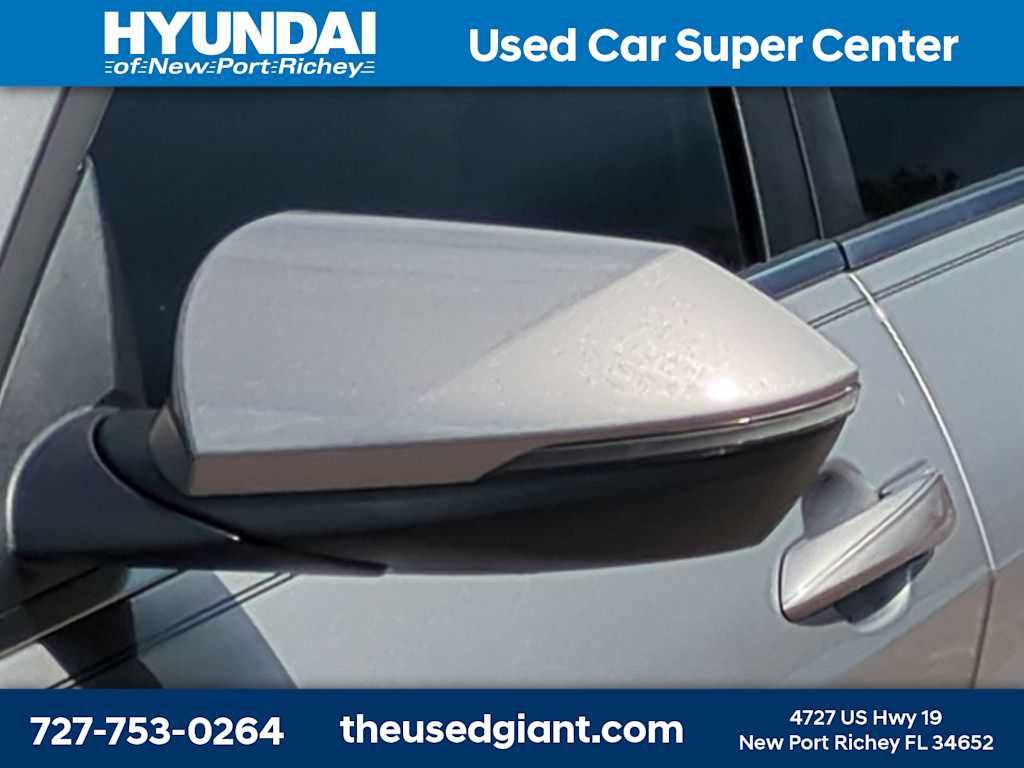 Certified 2025 Hyundai Elantra Limited FWD image 11