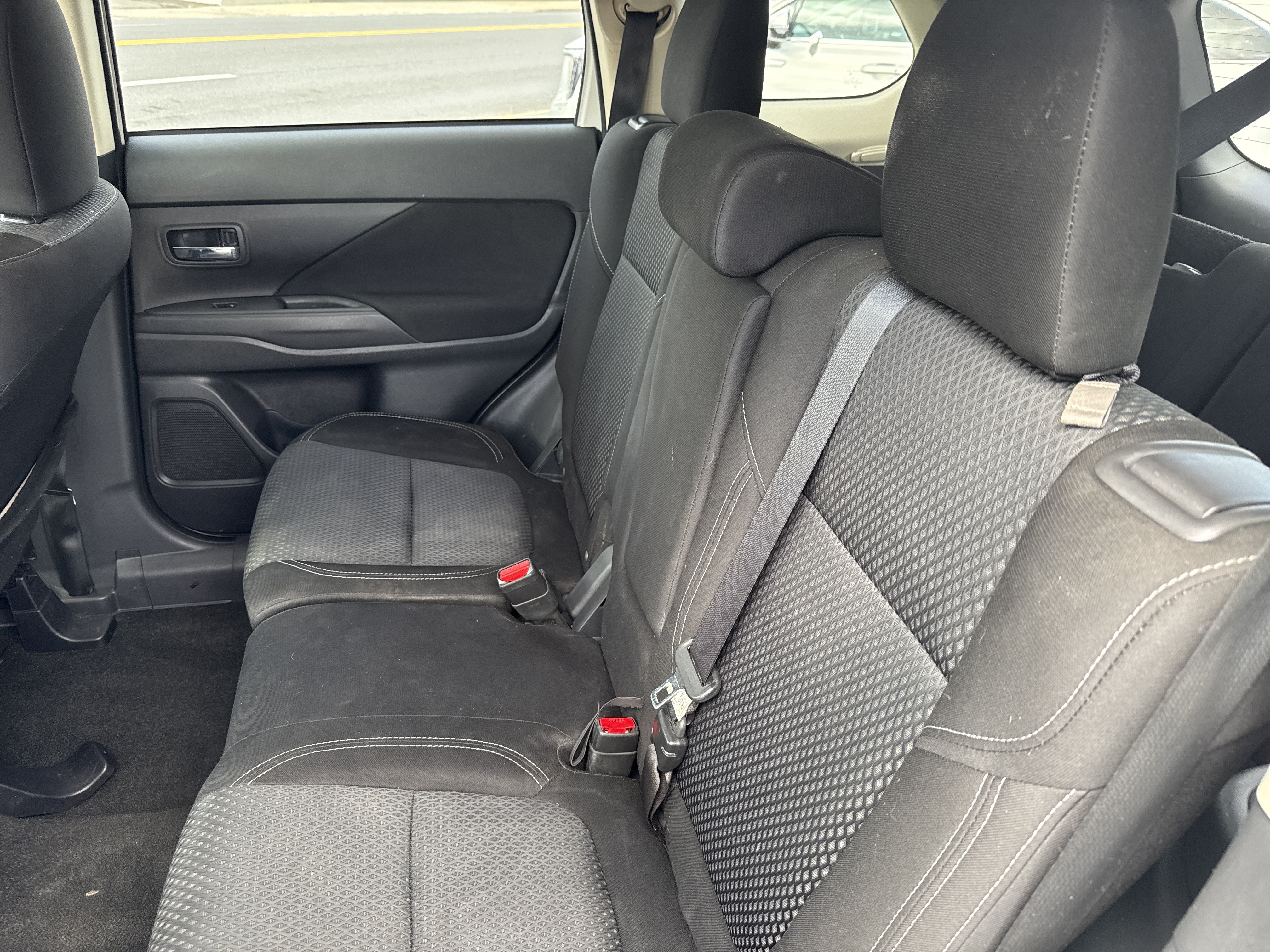 Used 2020 Mitsubishi Outlander ES AWD/4WD image 13
